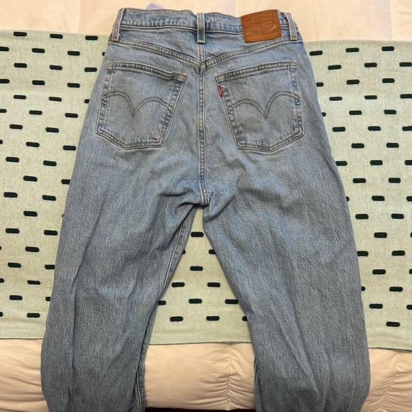 Levi’s Ribcage Straight Ripped Jeans - Picture 2 of 4